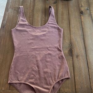 Aritzia Wilfred bodysuit tank
